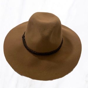 C.C EXCLUSIVES BROWN HAT